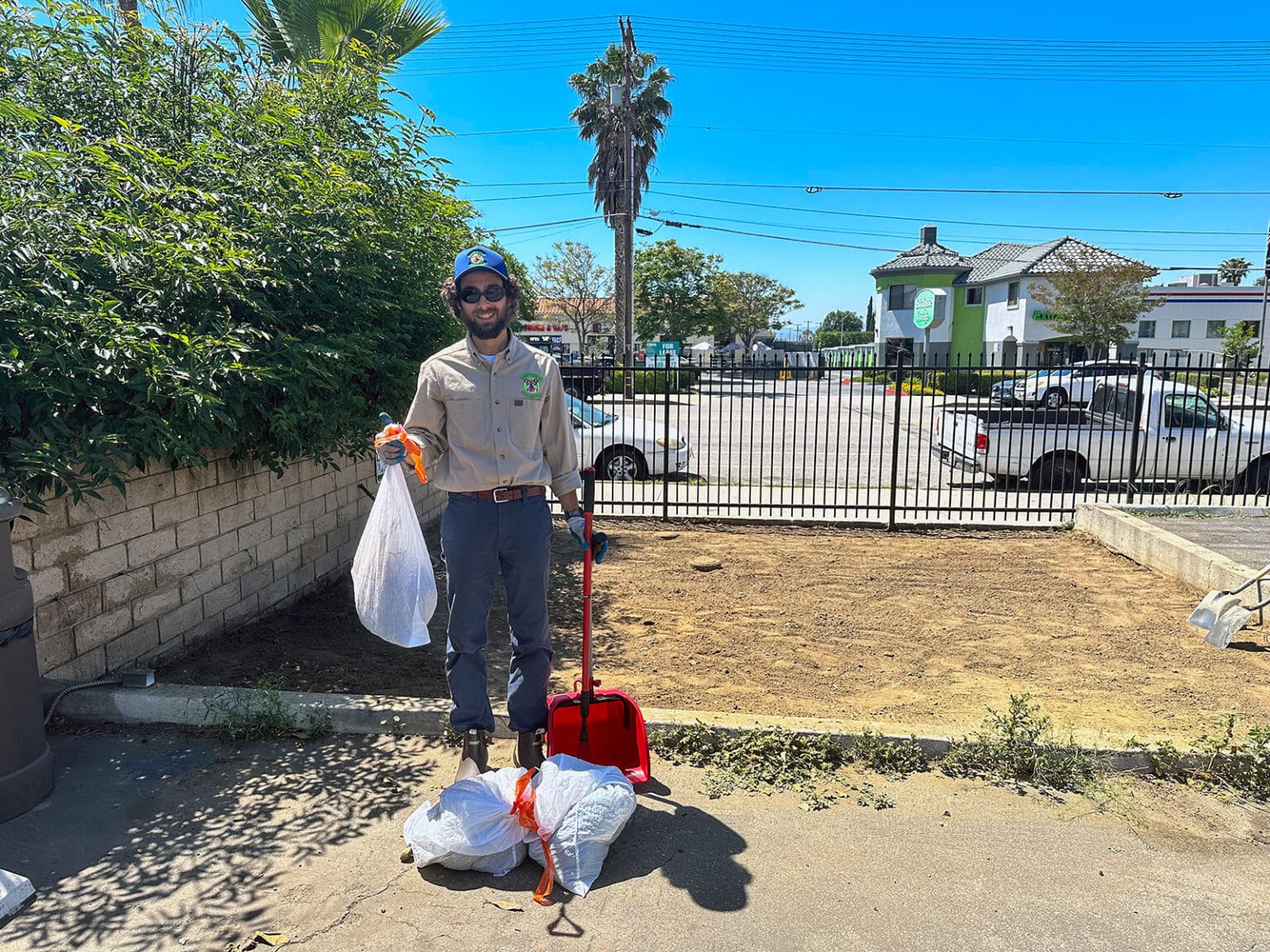 Pooper Scooper Service in Los Angeles, the San Fernando Valley, the South Bay and Surrounding Areas