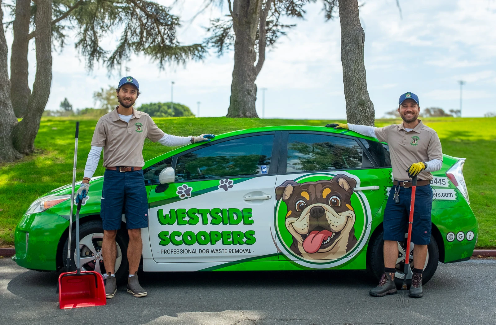 Keep your yard clean with Westside Scoopers! Reliable, no-contract pet waste removal in Los Angeles.